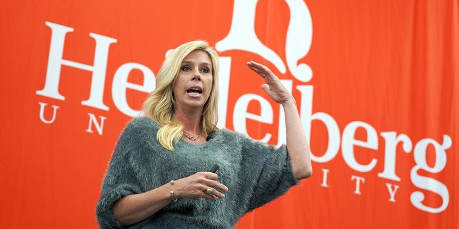 Sarah Thomas: Kicked out of the men's basketball league, she set her sights  on the Super Bowl